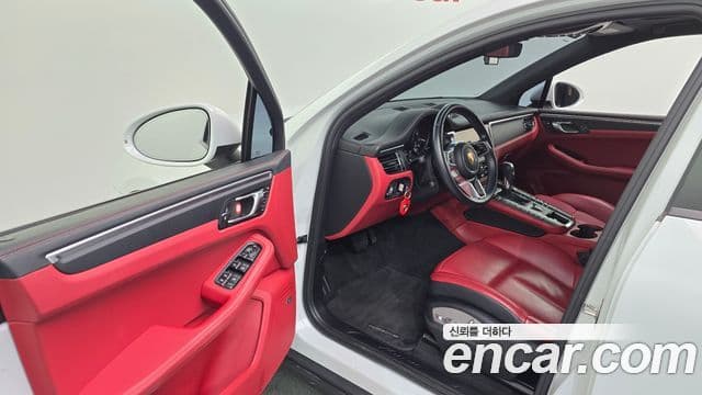 Porsche Macan 2021 — ფოტო 10/20