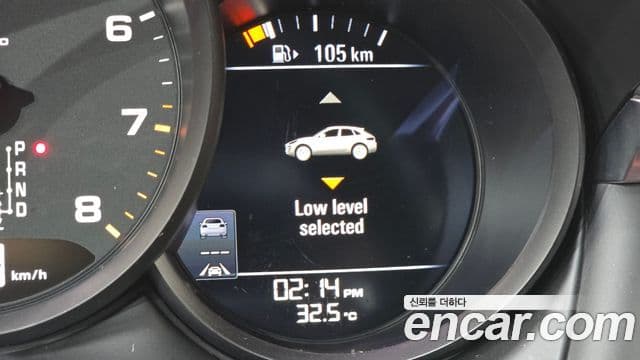 Porsche Macan 2021 — ფოტო 15/20