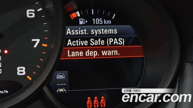 Porsche Macan 2021 — ფოტო 19/20