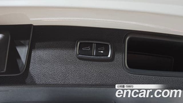 Porsche Macan 2021 — ფოტო 20/20
