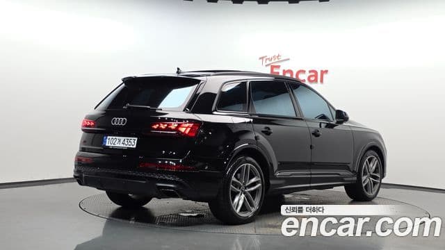 Audi Q7 2025 — Photo 19/37