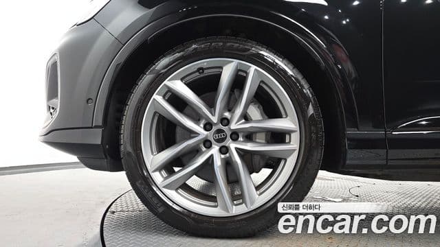 Audi Q7 2025 — Photo 7/37