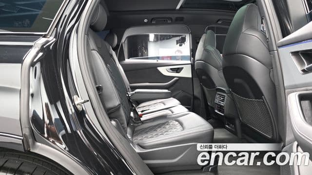 Audi Q7 2025 — Photo 28/37