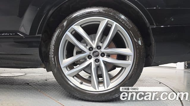 Audi Q7 2025 — Photo 15/37