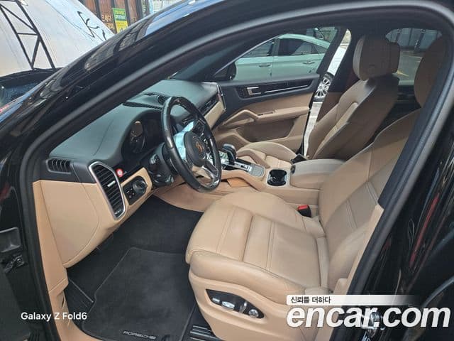 Porsche Cayenne 2021 — Photo 8/14