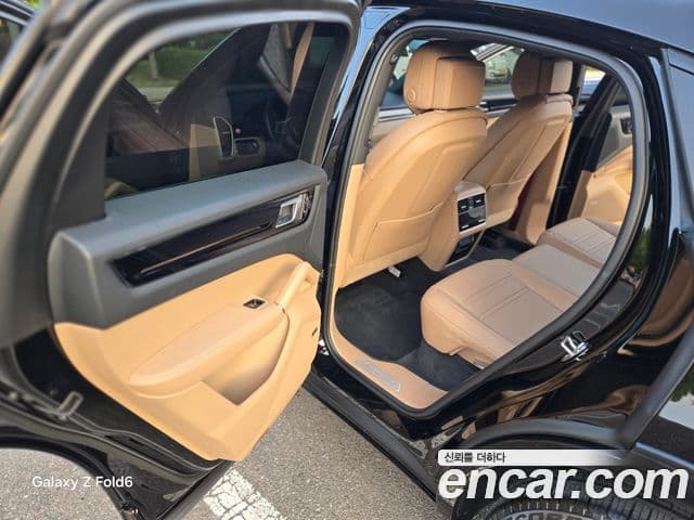 Porsche Cayenne 2021 — Photo 9/14