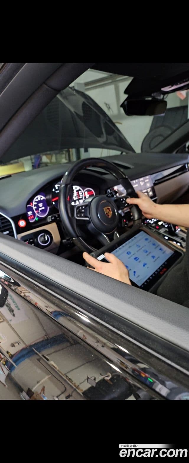Porsche Cayenne 2021 — Photo 13/14