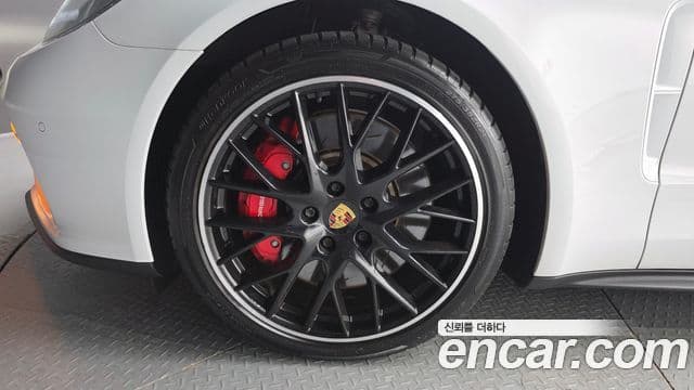 Porsche Panamera 2018 — Фото 4/20