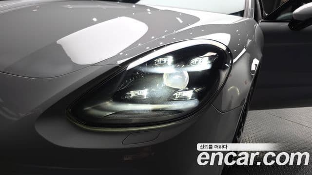 Porsche Panamera 2018 — ფოტო 2/33