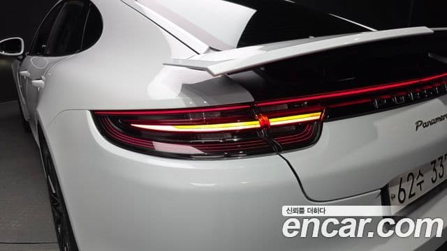 Porsche Panamera 2018 — ფოტო 20/33