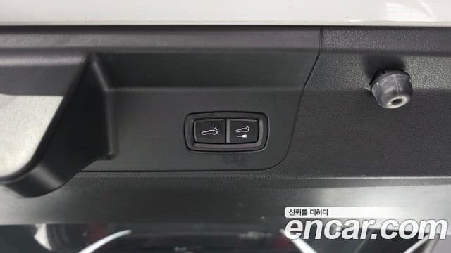 Porsche Panamera 2018 — ფოტო 25/33