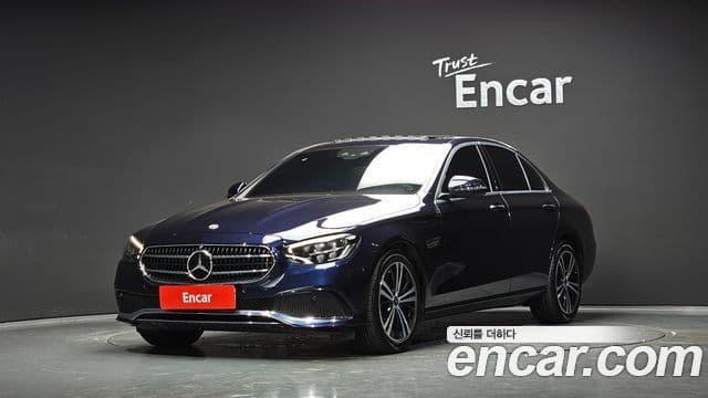 Mercedes-Benz E-Class 2022 — Photo 17/20