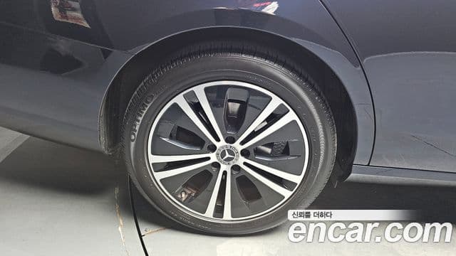 Mercedes-Benz E-Class 2022 — Photo 1/20