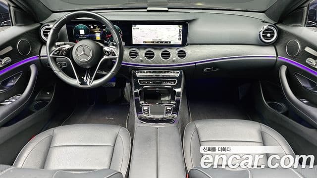 Mercedes-Benz E-Class 2022 — Photo 4/20