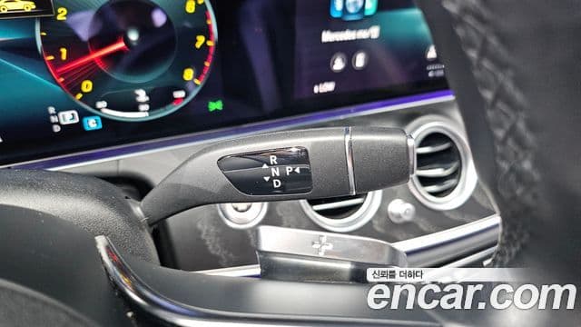 Mercedes-Benz E-Class 2022 — Photo 10/20