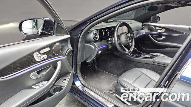 Mercedes-Benz E-Class 2022 — Photo 6/20