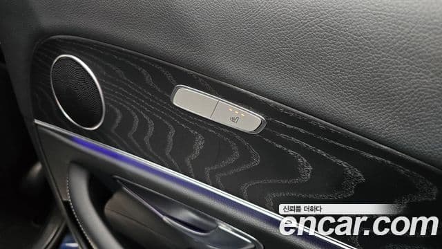 Mercedes-Benz E-Class 2022 — Photo 15/20