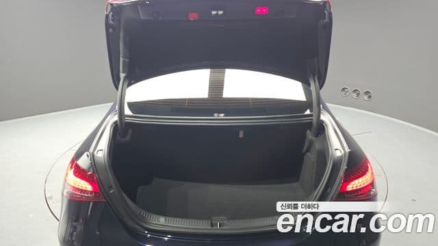 Mercedes-Benz E-Class 2022 — Photo 13/20