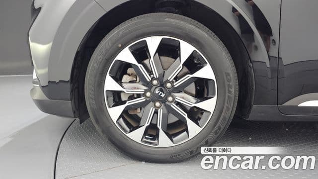 Kia Carnival 2021 — ფოტო 5/20