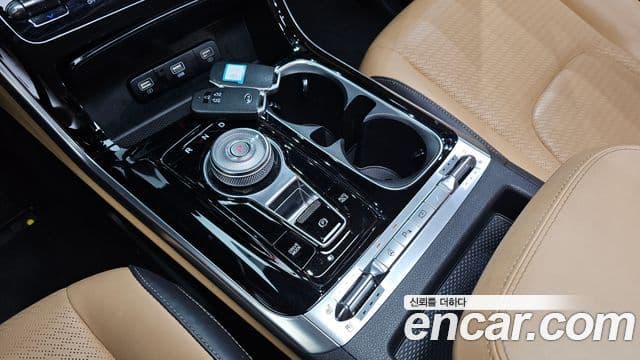 Kia Carnival 2021 — ფოტო 9/20