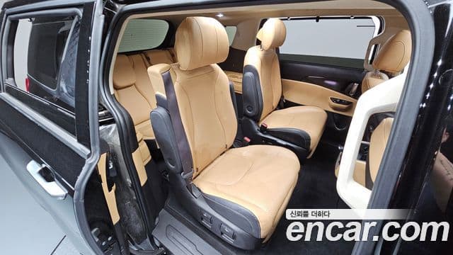 Kia Carnival 2021 — Фото 12/20