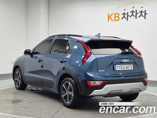 Kia Niro 2022 — ფოტო 1/20