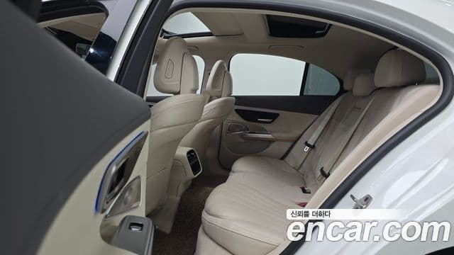 Mercedes-Benz E-Class 2024 — Фото 12/20