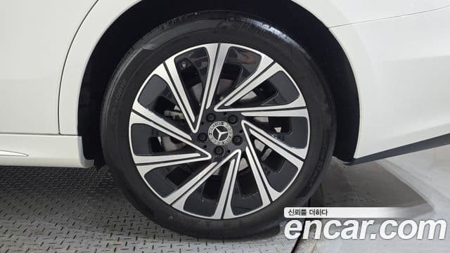 Mercedes-Benz E-Class 2024 — Photo 1/30