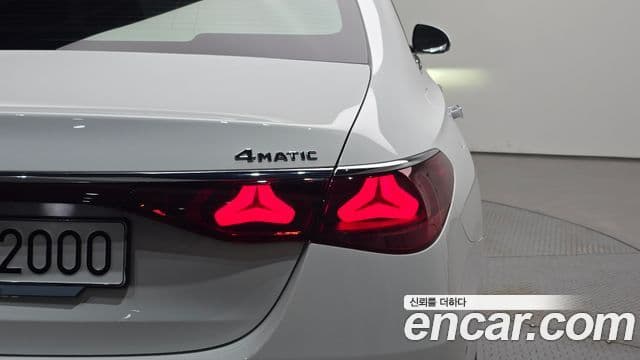 Mercedes-Benz E-Class 2024 — Photo 18/30