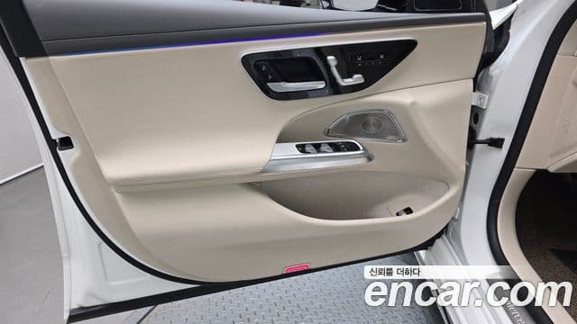 Mercedes-Benz E-Class 2024 — Photo 11/30