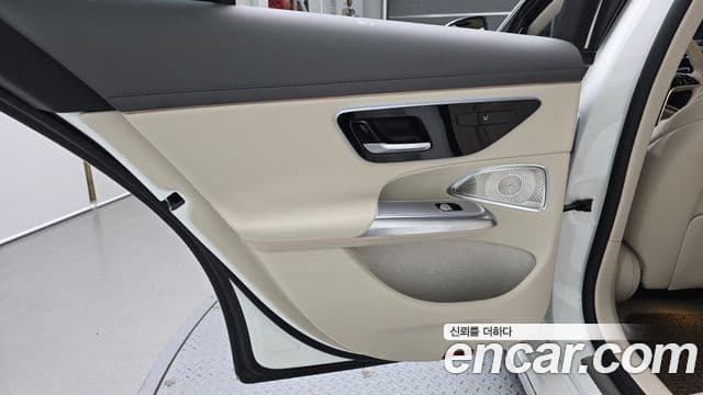 Mercedes-Benz E-Class 2024 — Photo 20/30