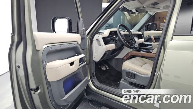 Land Rover Defender 2022 — Фото 10/20