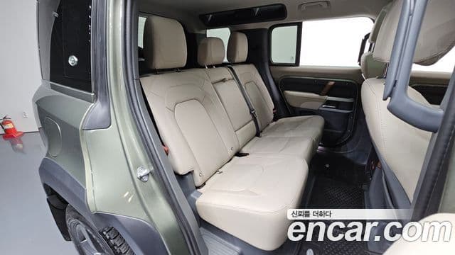 Land Rover Defender 2022 — Фото 11/20