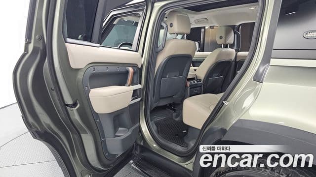 Land Rover Defender 2022 — Фото 12/20
