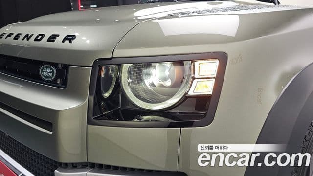 Land Rover Defender 2022 — Photo 33/37