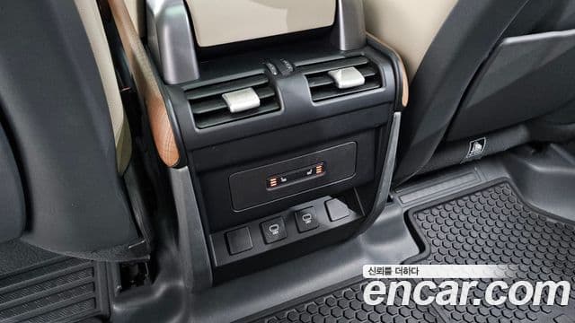 Land Rover Defender 2022 — Photo 34/37