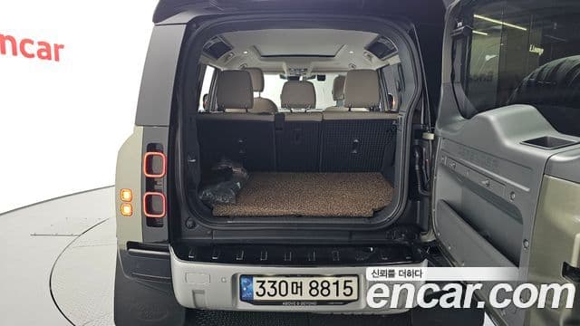 Land Rover Defender 2022 — Photo 24/37