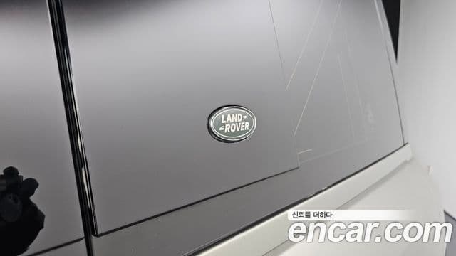 Land Rover Defender 2022 — Photo 11/37