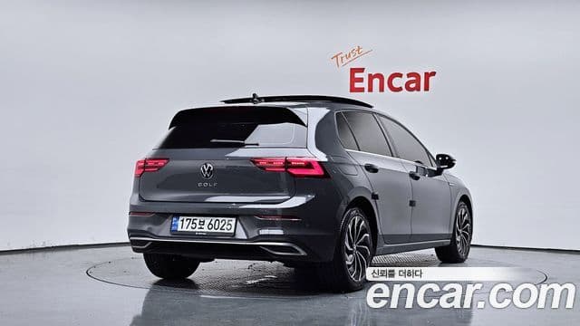 Volkswagen Golf 2022 — ფოტო 2/20