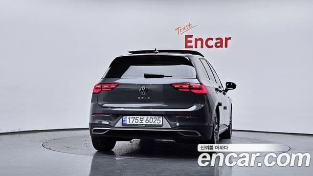 Volkswagen Golf 2022 — ფოტო 4/20