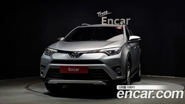 Toyota RAV4 2018 — ფოტო 3/20