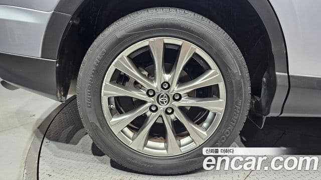 Toyota RAV4 2018 — ფოტო 5/20