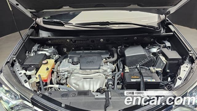 Toyota RAV4 2018 — ფოტო 6/20