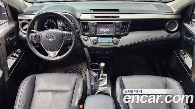 Toyota RAV4 2018 — ფოტო 7/20