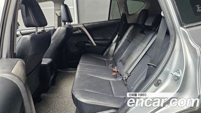 Toyota RAV4 2018 — ფოტო 12/20