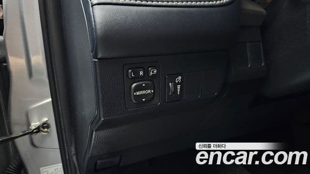 Toyota RAV4 2018 — ფოტო 14/20
