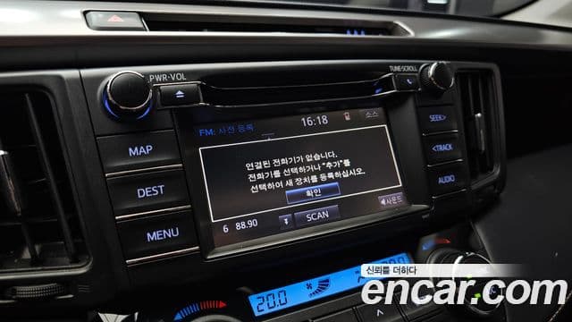 Toyota RAV4 2018 — ფოტო 16/20