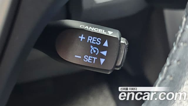 Toyota RAV4 2018 — ფოტო 17/20