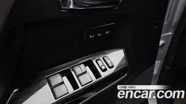 Toyota RAV4 2018 — ფოტო 19/20