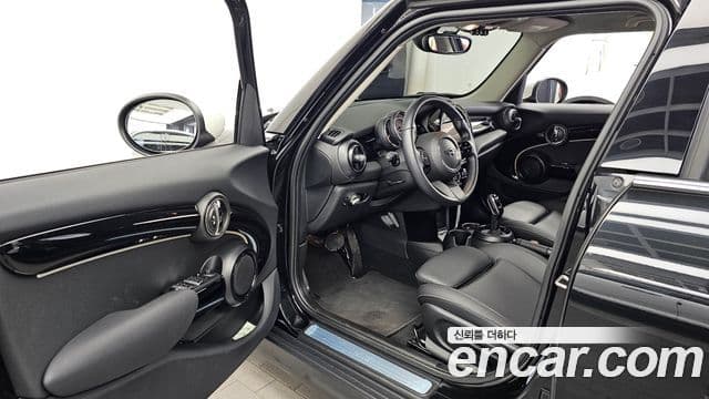 Mini Cooper 2022 — Photo 19/20